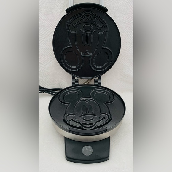 Disney Mickey Mouse Mickey Waffle Maker - NWOB - Picture 2 of 7